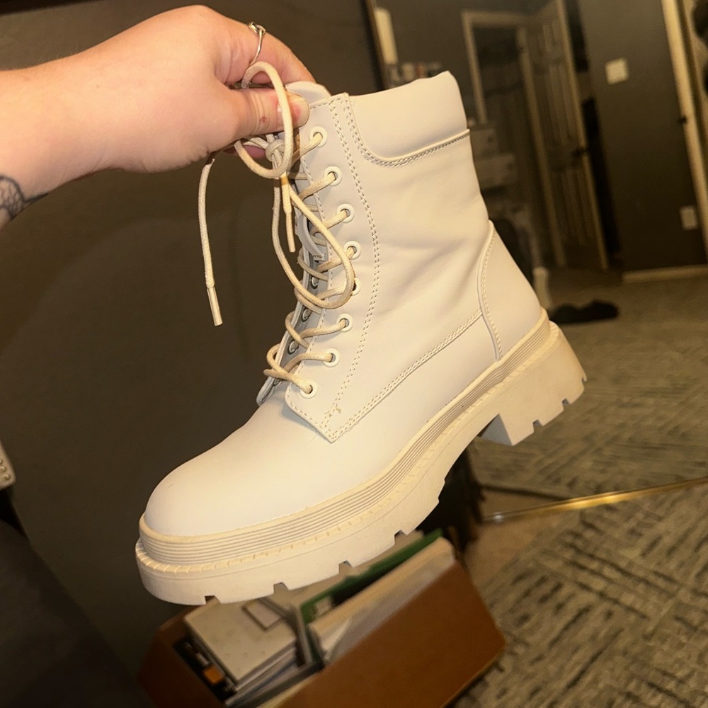 Size 6 Steve Madden Elena Boots. Worn a couple times, in perfect condition.